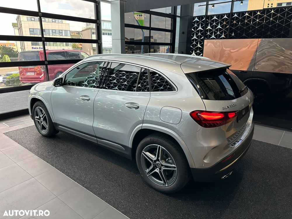 Mercedes-Benz GLA - 7