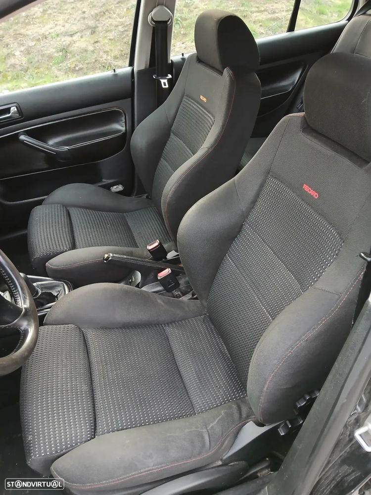 VW Golf 1.9 TDi 25 Anos - 5