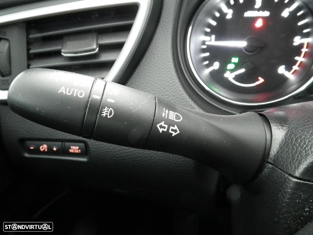 Nissan Qashqai 1.6 dCi N-Connecta 18 Xtronic - 31