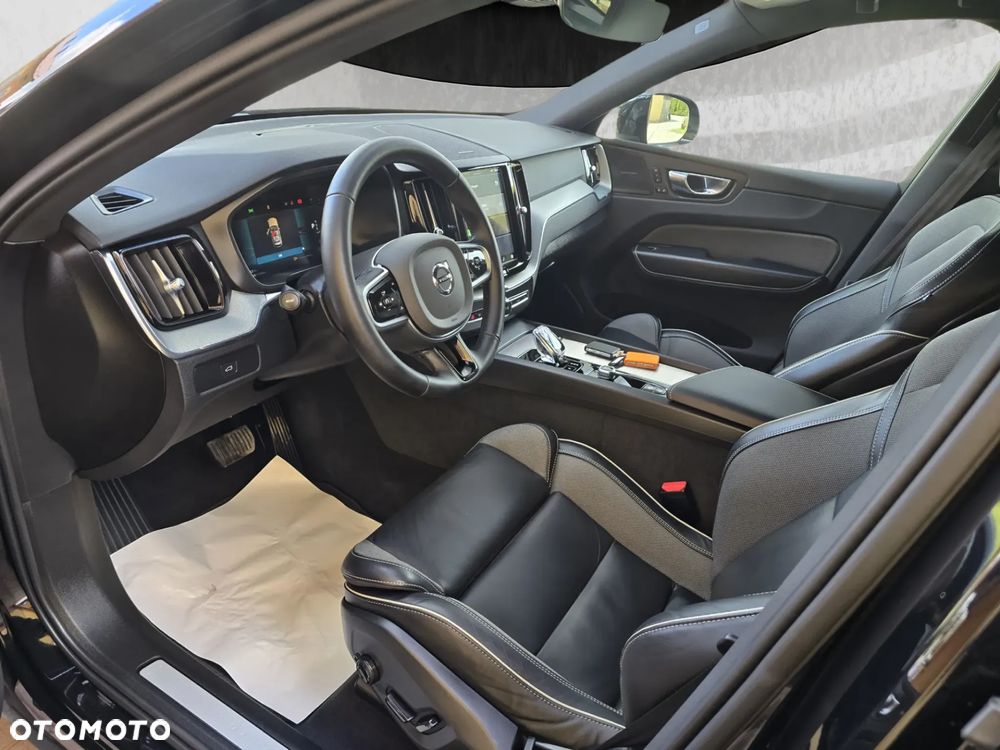 Volvo XC 60 B5 B AWD Plus Black Edition - 11