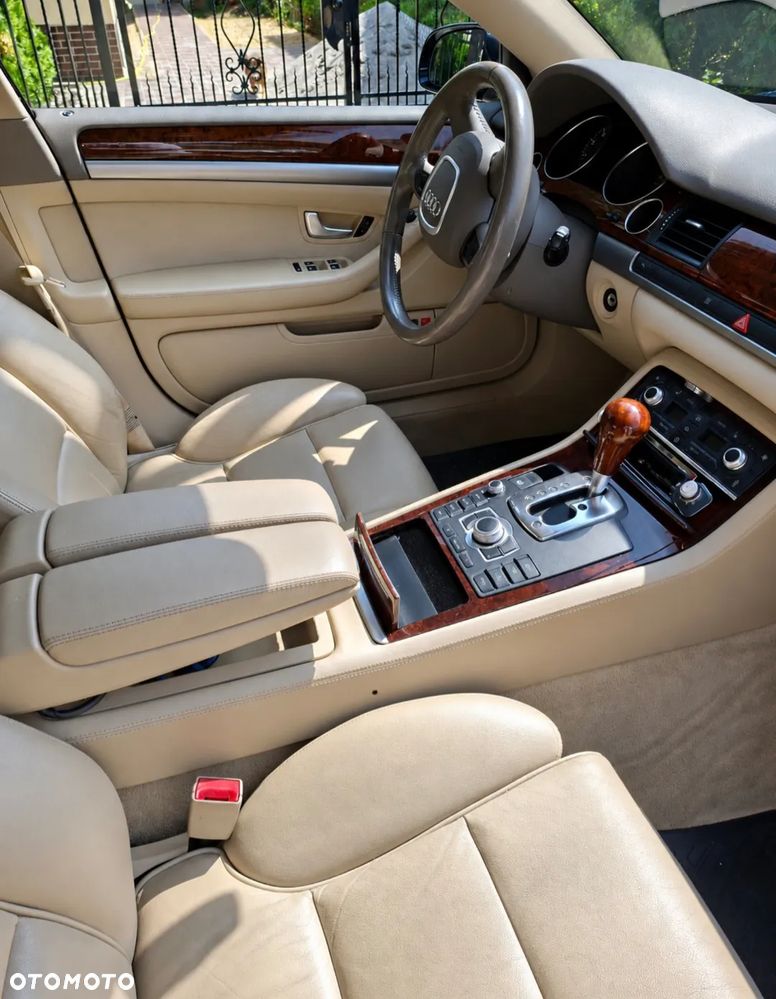 Audi A8 4.2 Quattro - 11