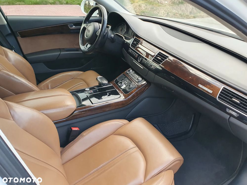 Audi A8 4.2 TDI DPF (clean diesel) quattro tiptronic - 17