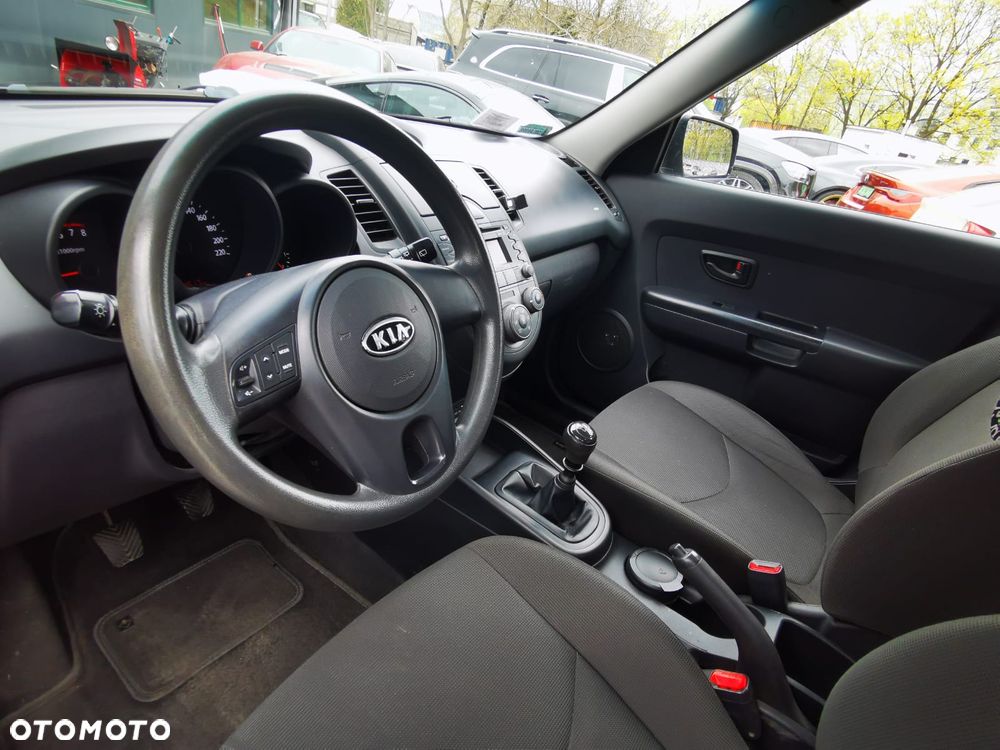 Kia Soul 1.6 L - 6
