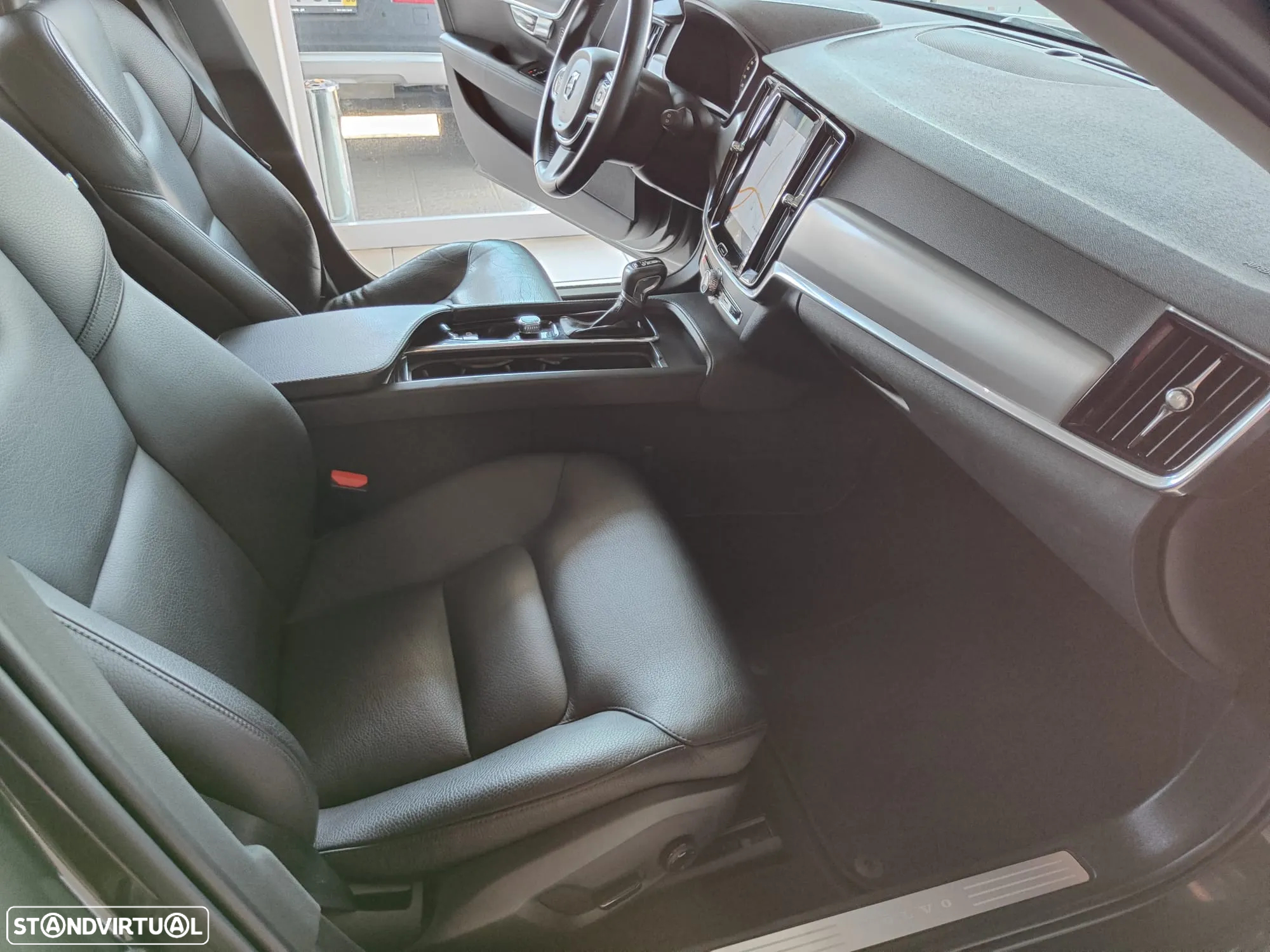 Volvo V90 2.0 D4 Momentum Geartronic - 16