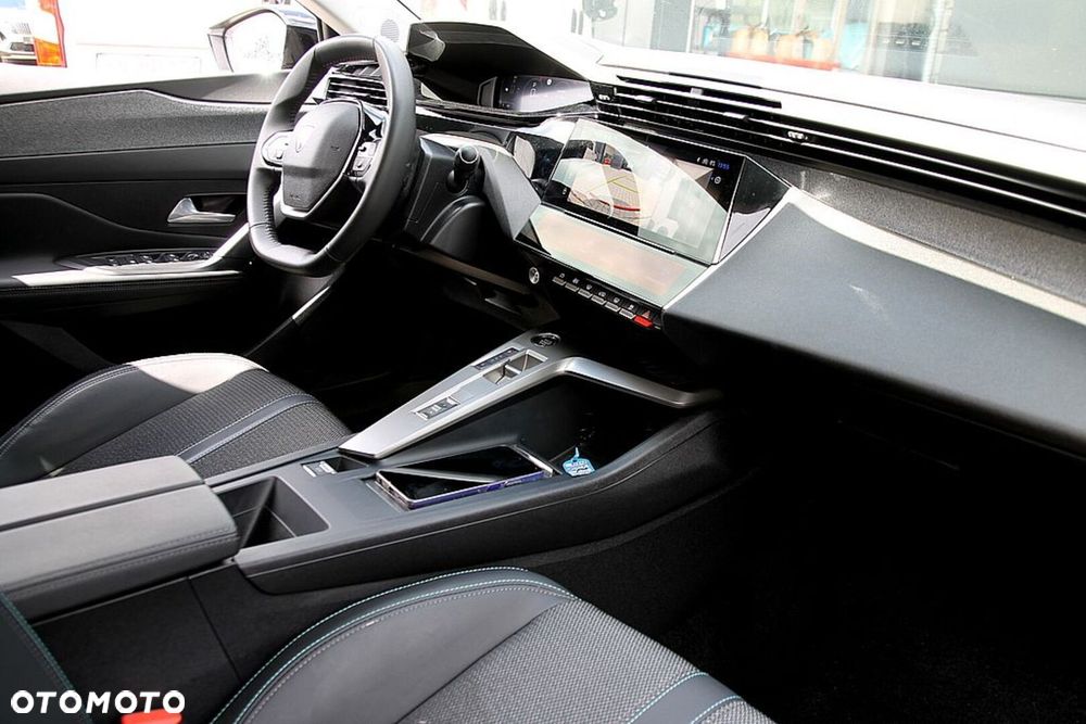 Peugeot 408 - 24