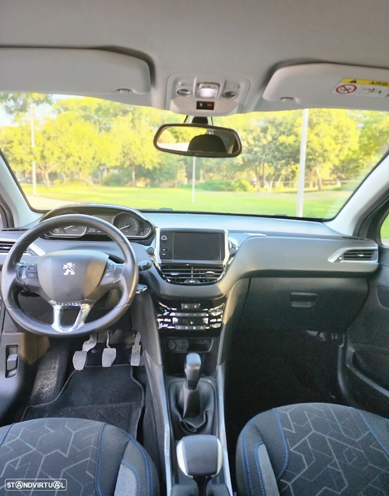 Peugeot 2008 - 8