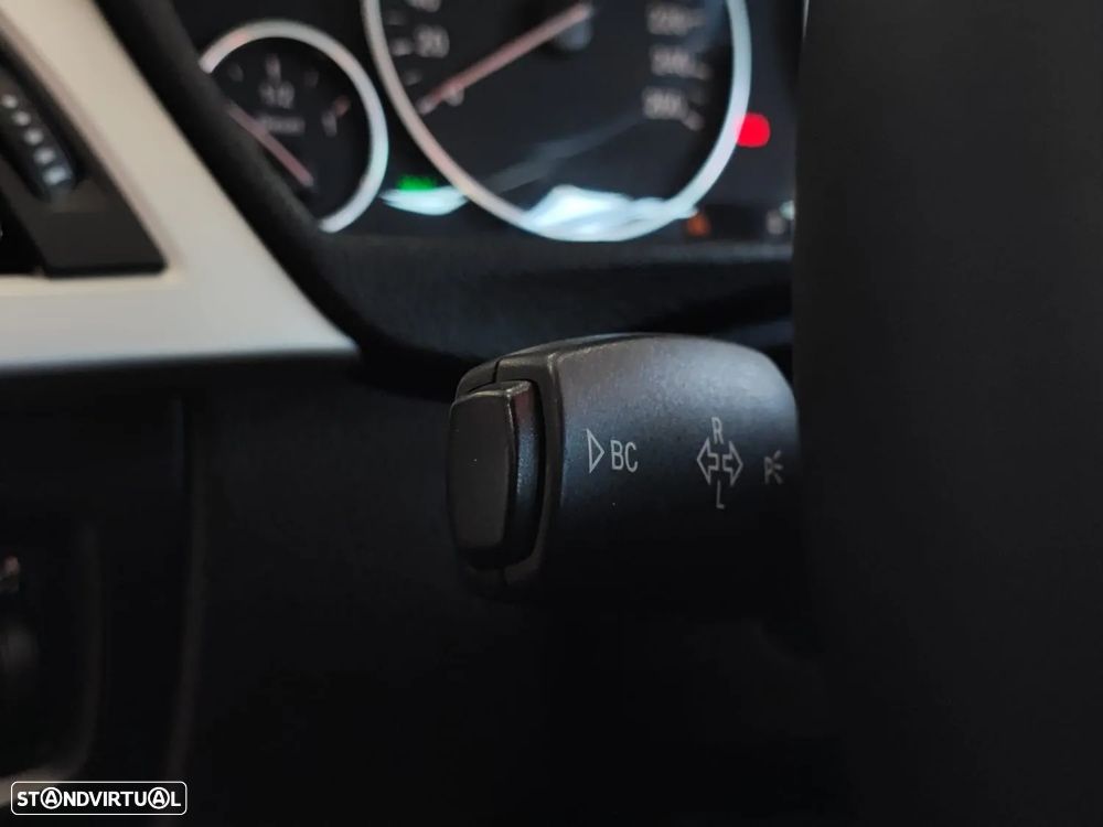 BMW 318 d DPF Touring Edition Sport - 25