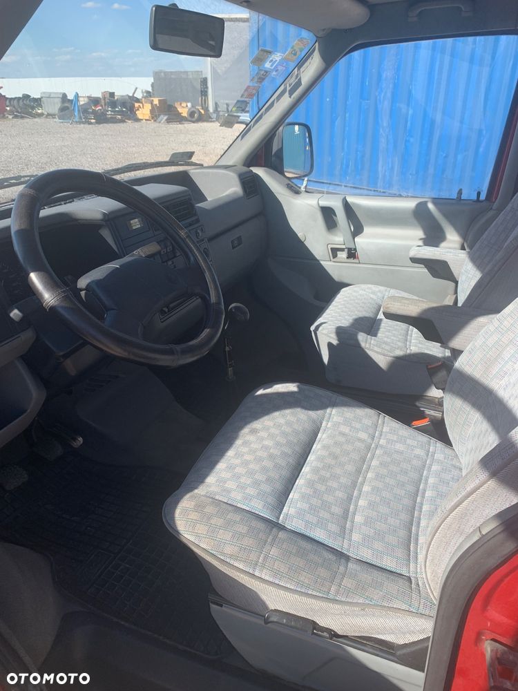 Volkswagen Multivan - 33