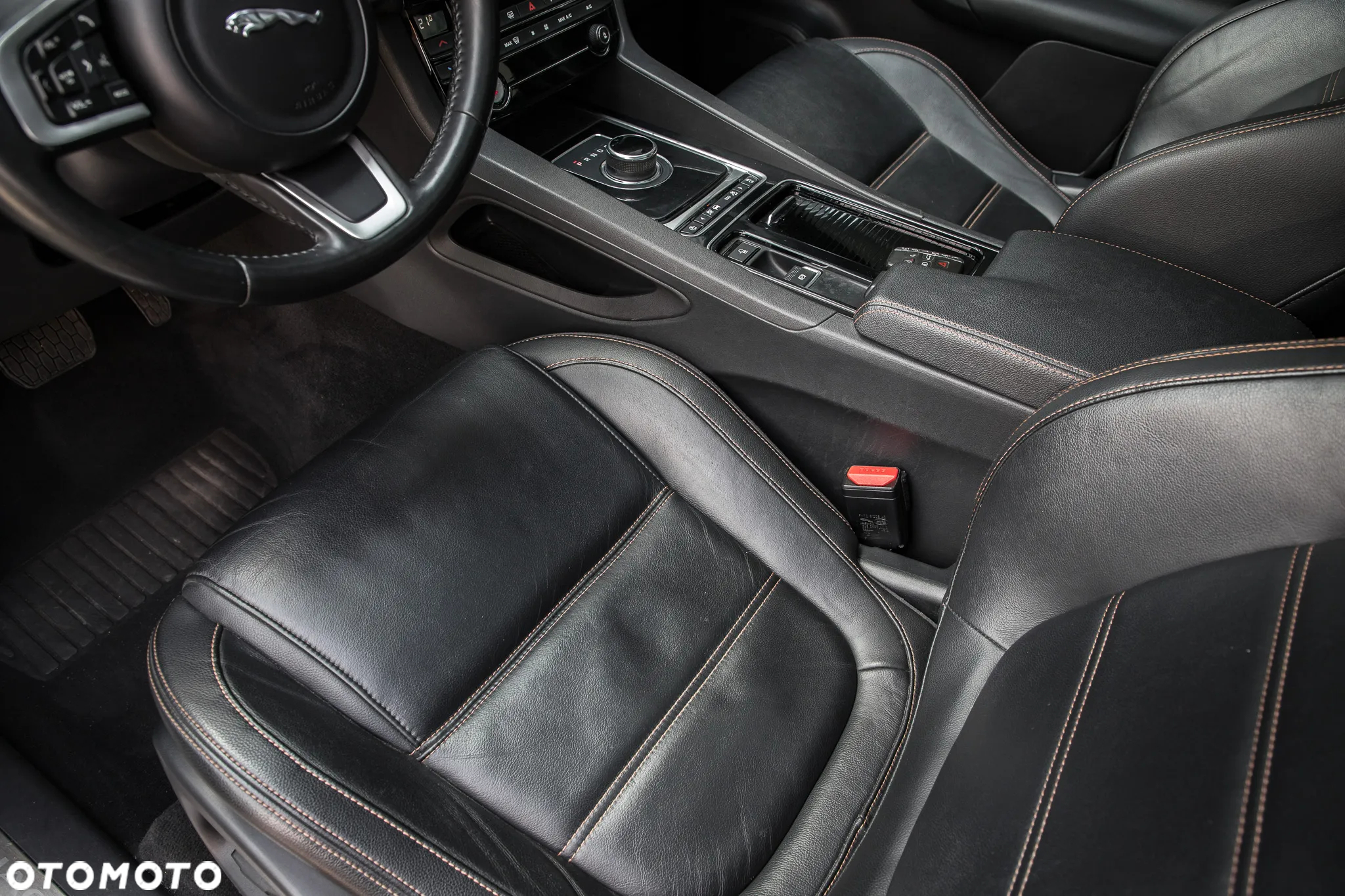 Jaguar F-Pace 2.0 i4D AWD Prestige - 17