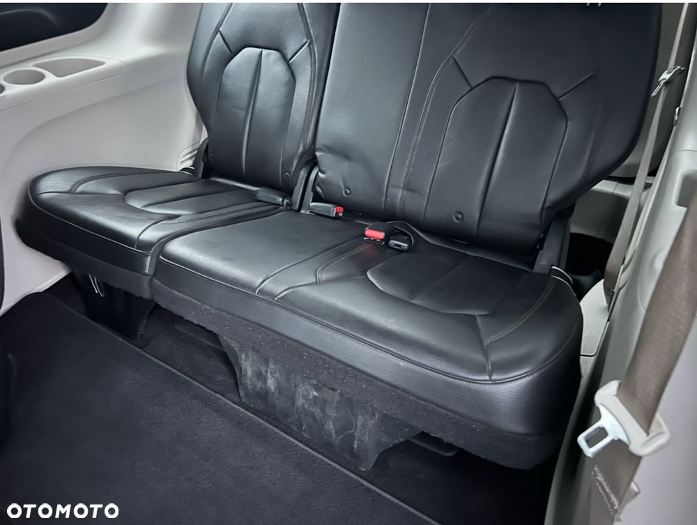 Chrysler Pacifica - 8