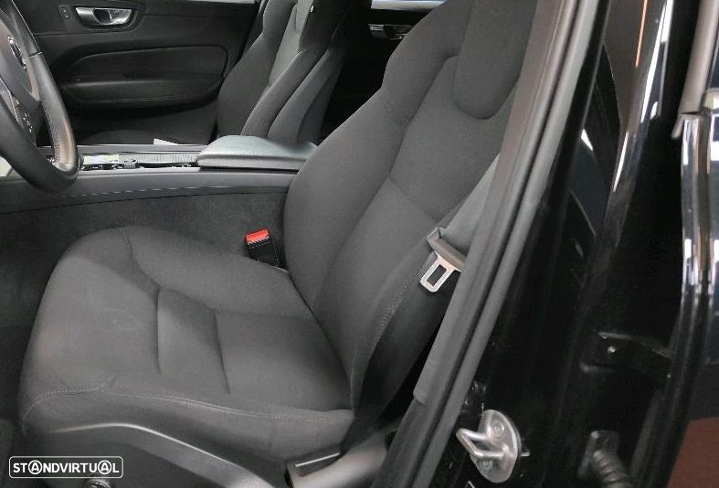 Volvo XC 60 2.0 B4 Momentum Plus - 5