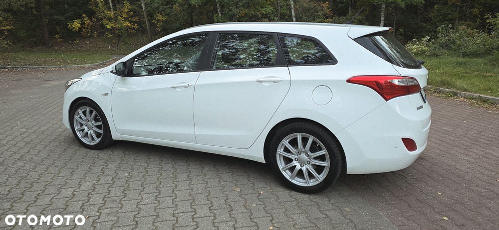 Hyundai i30 1.6 GDI Classic + - 29