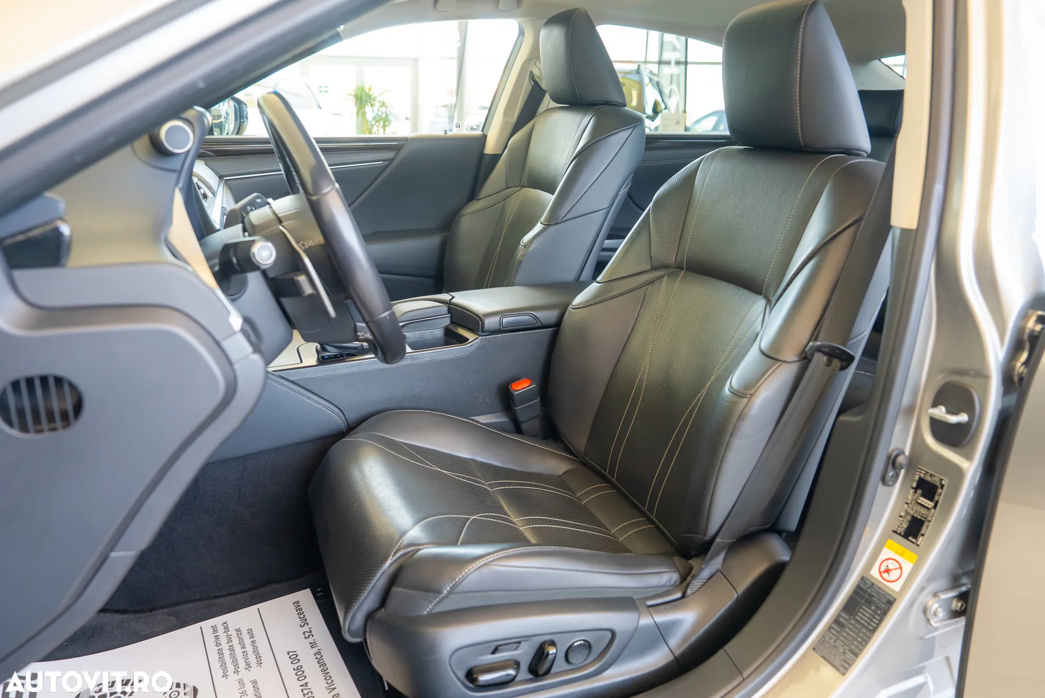 Lexus Seria ES 300h 2.5 TNGA HV 25H- 4X2 CVT Executive - 5
