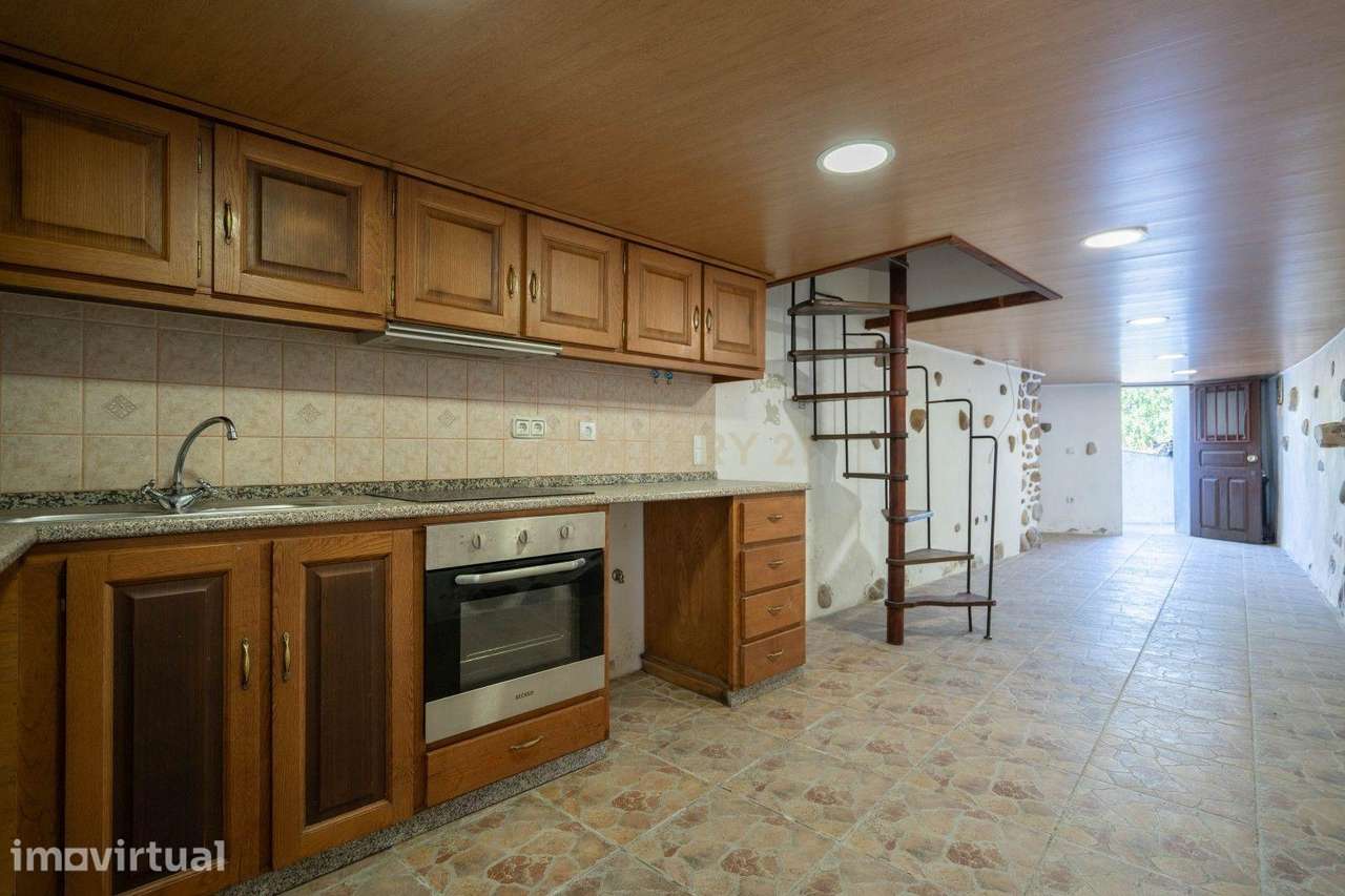 Moradia T2 com Potencial para Alojamento Local | Proximidade às Praias - Grande imagem: 4/22