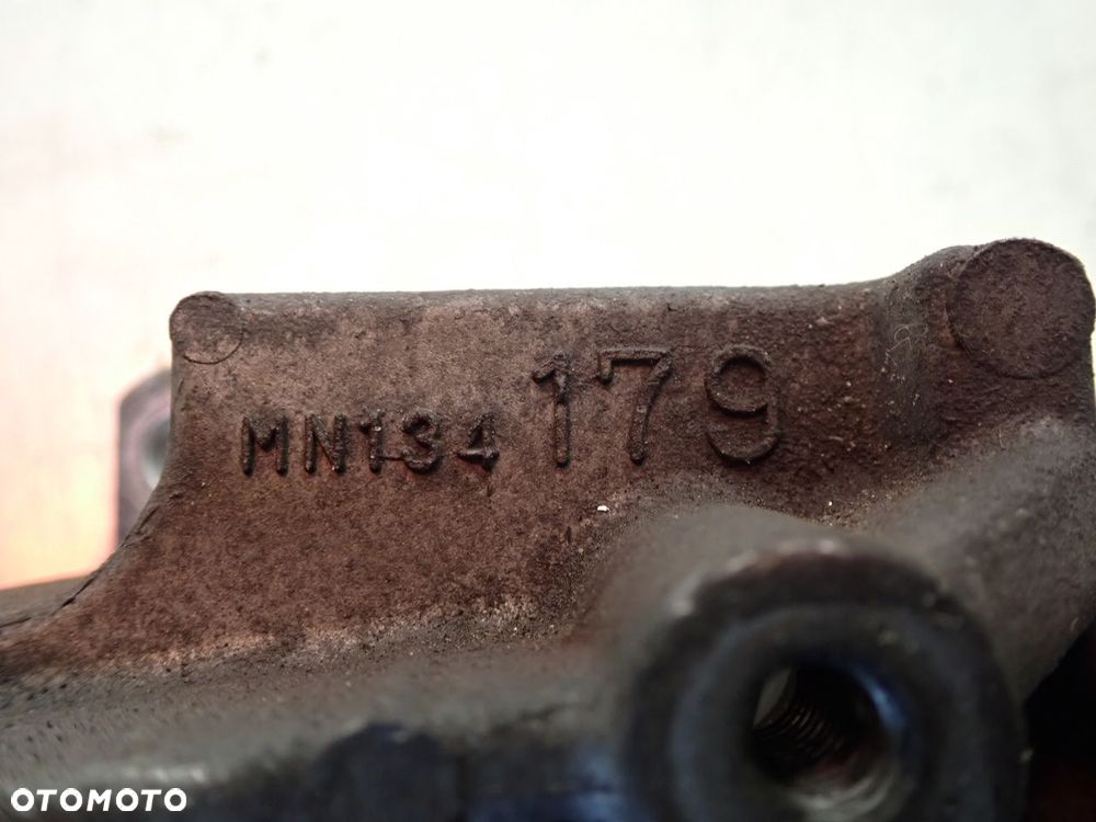ŁAPA SPRĘŻARKI KLIMATYZACJI MITSUBISHI LANCER VII - 7