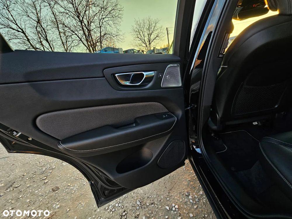 Volvo XC 60 T6 Plug-In Hybrid AWD R-Design - 13