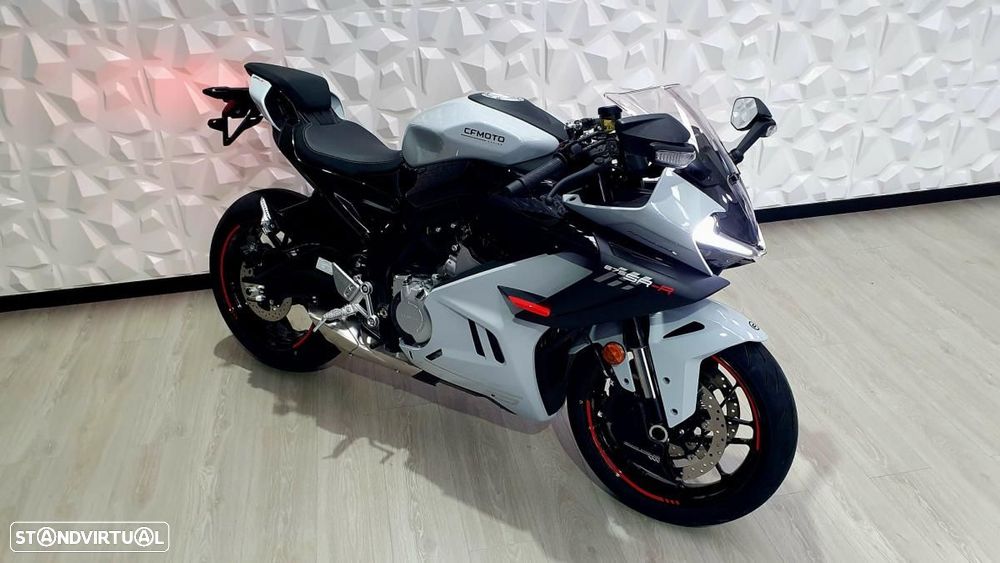 CF Moto 675SR-R - 7