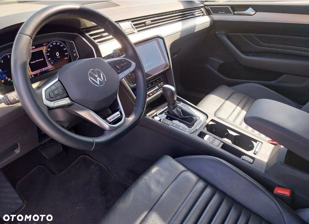 Volkswagen Passat 2.0 TDI SCR DSG 4Motion Elegance - 16