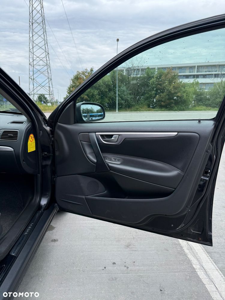 Volvo S60 ver-2-4d5-rubin - 23