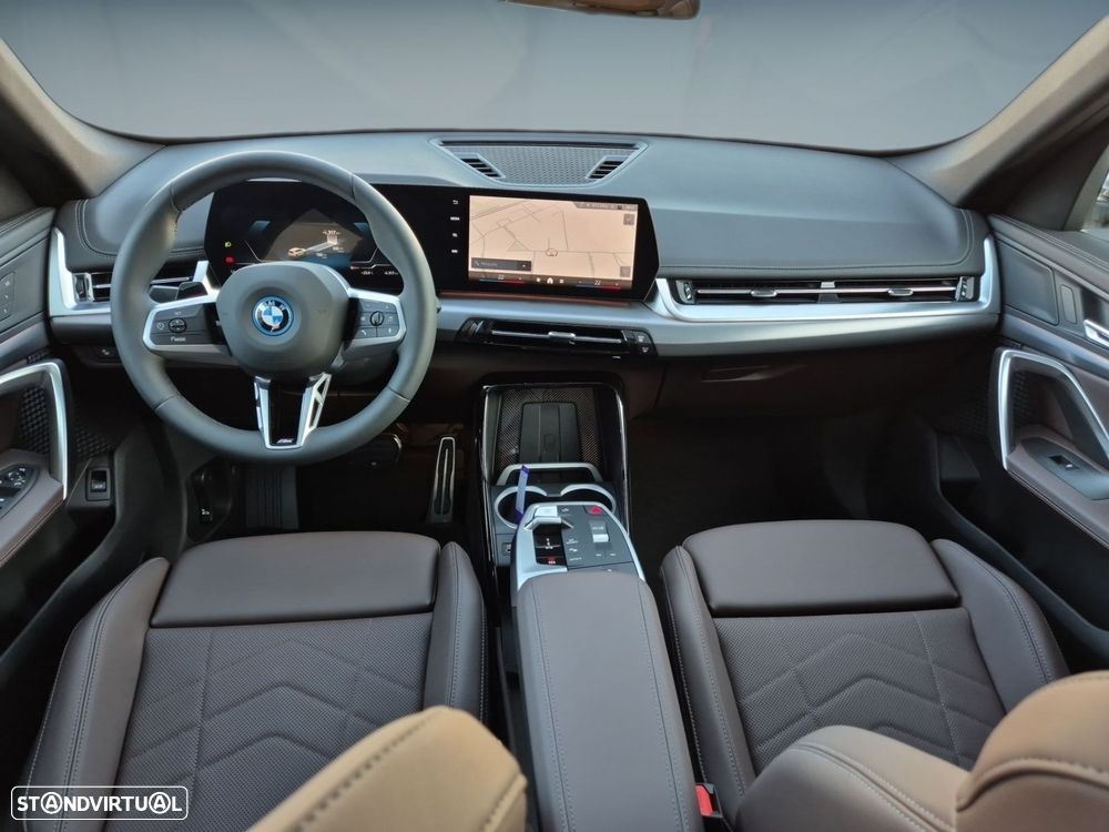 BMW iX1 eDrive20 Pack Desportivo M Pro - 10