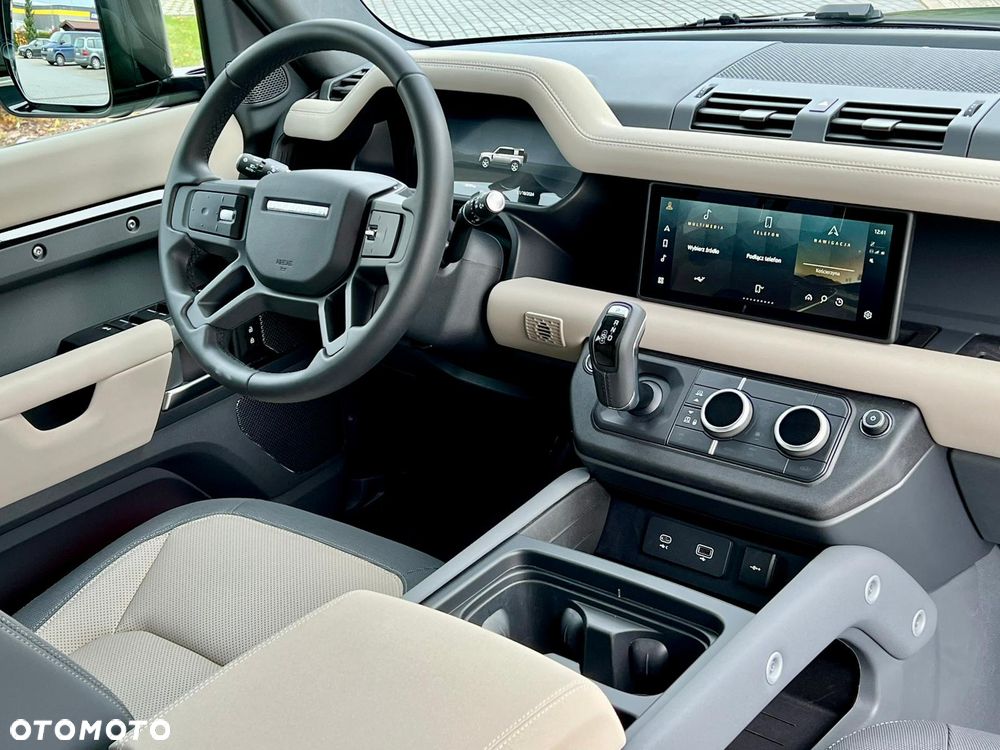 Land Rover Defender 3.0 D300 mHEV X-Dynamic SE - 17