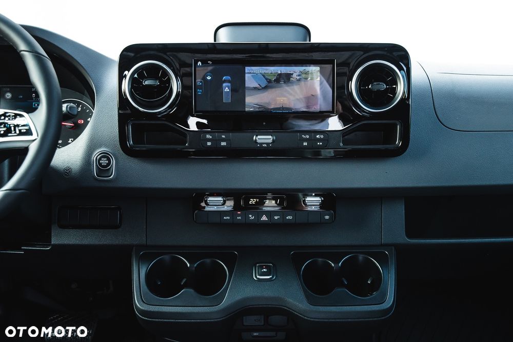 Mercedes-Benz Sprinter - 11