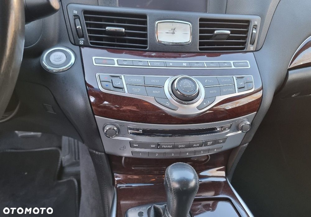 Infiniti Q70 - 17