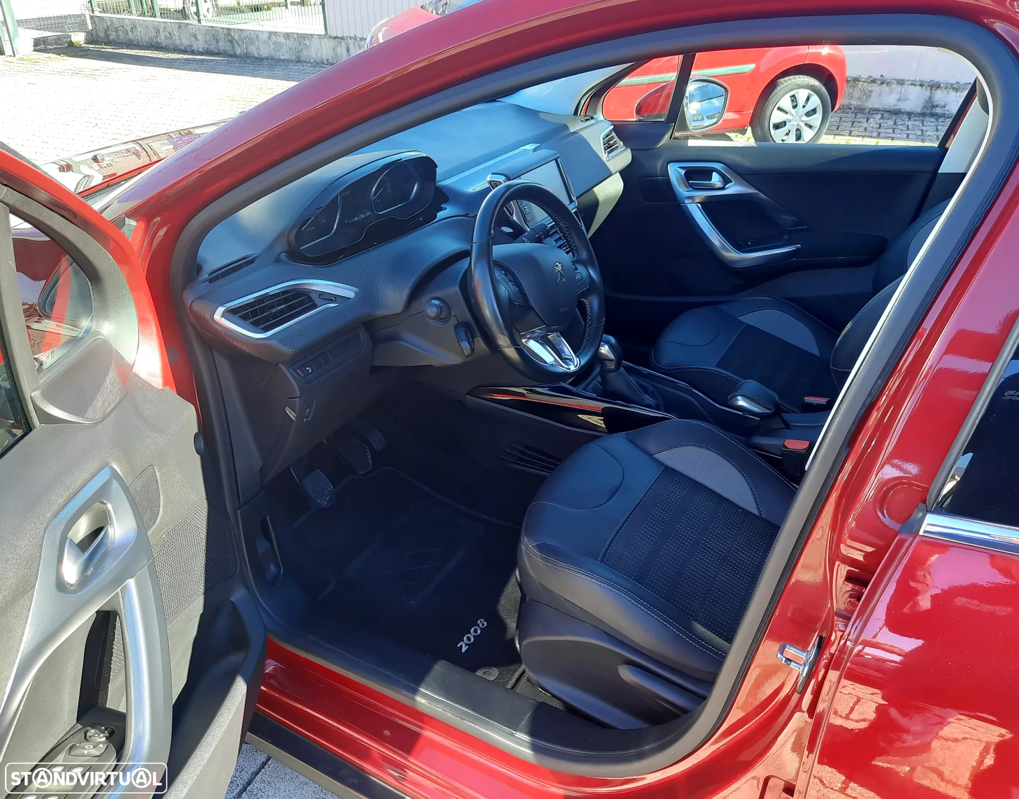 Peugeot 2008 1.2 PureTech Allure - 11