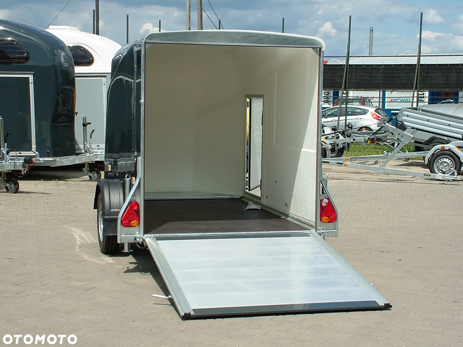 Debon Przyczepa zabudowana poliestrowa Cheval Liberte Debon Cargo 1300 - 27