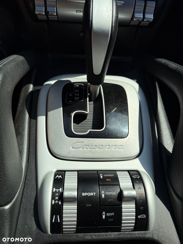 Porsche Cayenne - 24