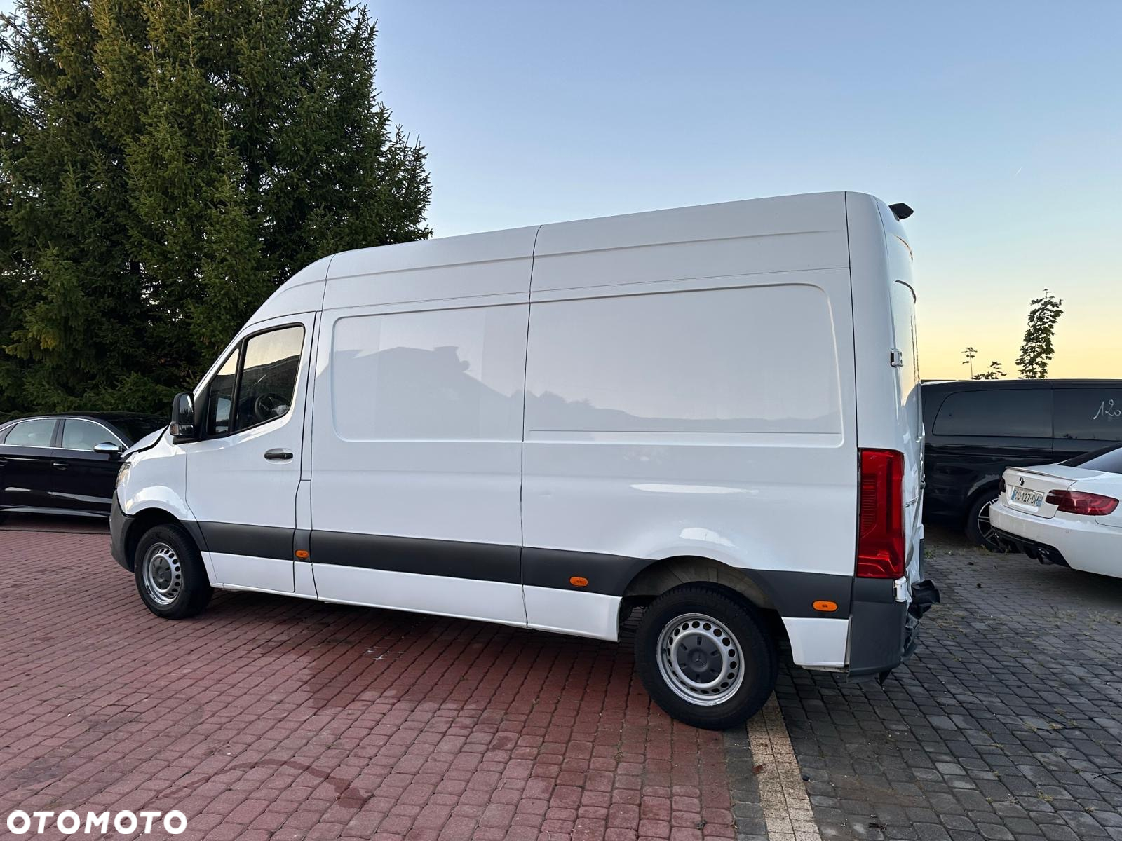 Mercedes-Benz Sprinter - 11
