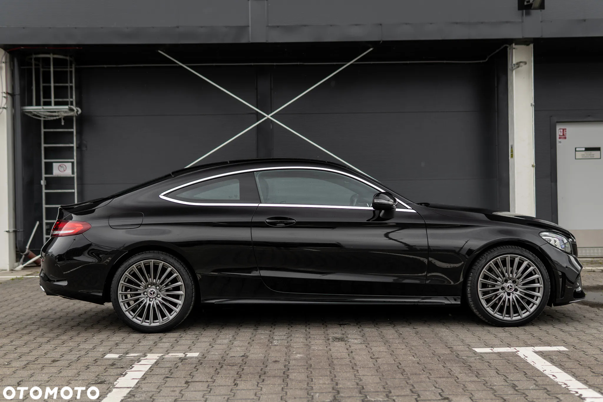 Mercedes-Benz Klasa C 220 d Coupe 4Matic 9G-TRONIC AMG Line - 7
