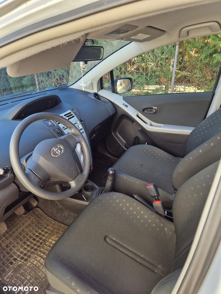 Toyota Yaris 1.3 Sol - 11