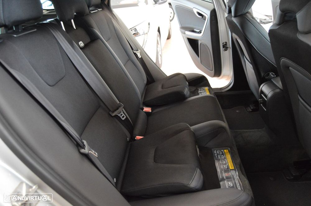 Volvo V60 1.6 D2 Drive Momentum Powershift Start/Stop - 14