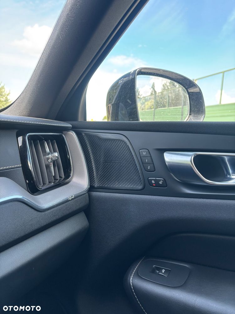 Volvo XC 60 T8 AWD Plug-In Hybrid R-Design - 14