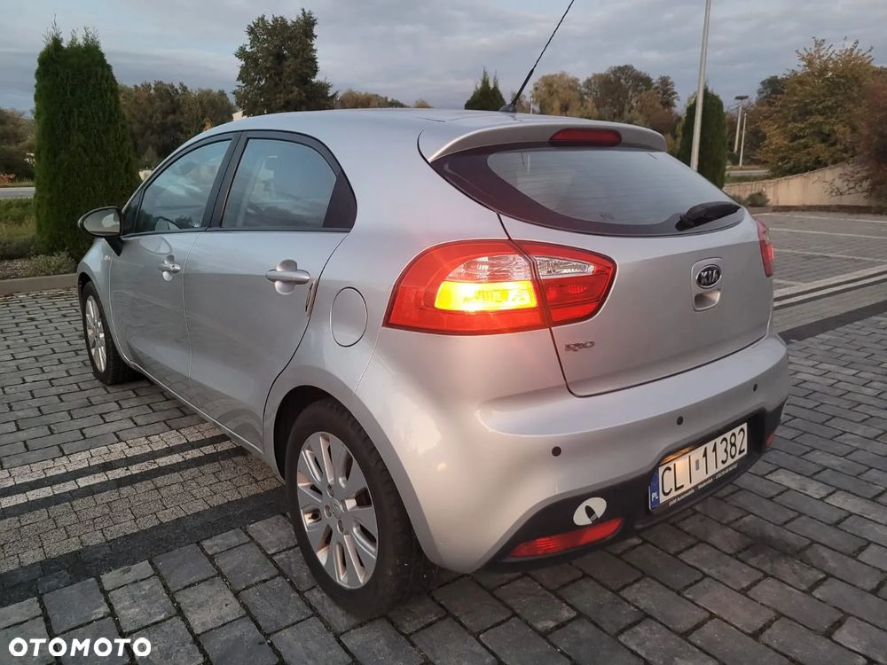 Kia Rio 1.2 Fifa World Cup Edition - 5