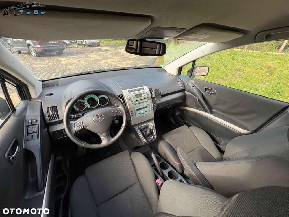 Toyota Corolla Verso 1.8 Prestige + 7os - 25