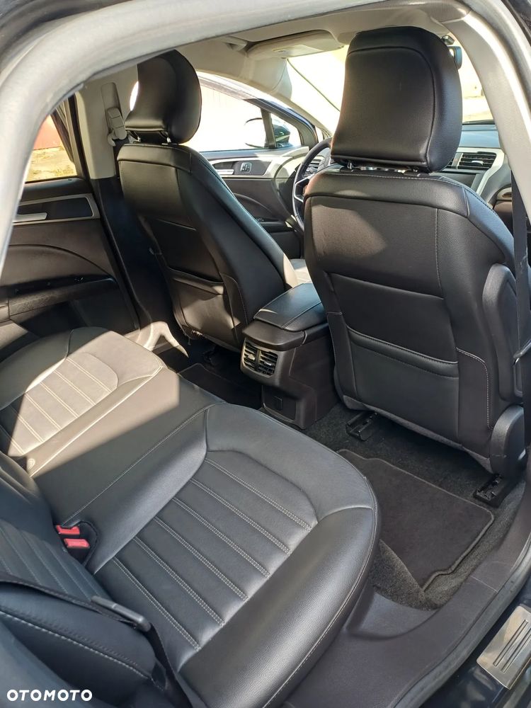 Ford Fusion - 8