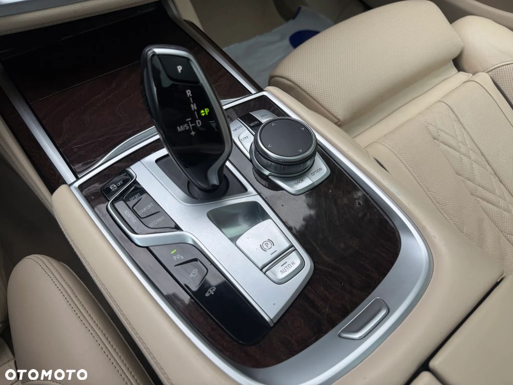 BMW Seria 7 740d xDrive mHEV sport - 23