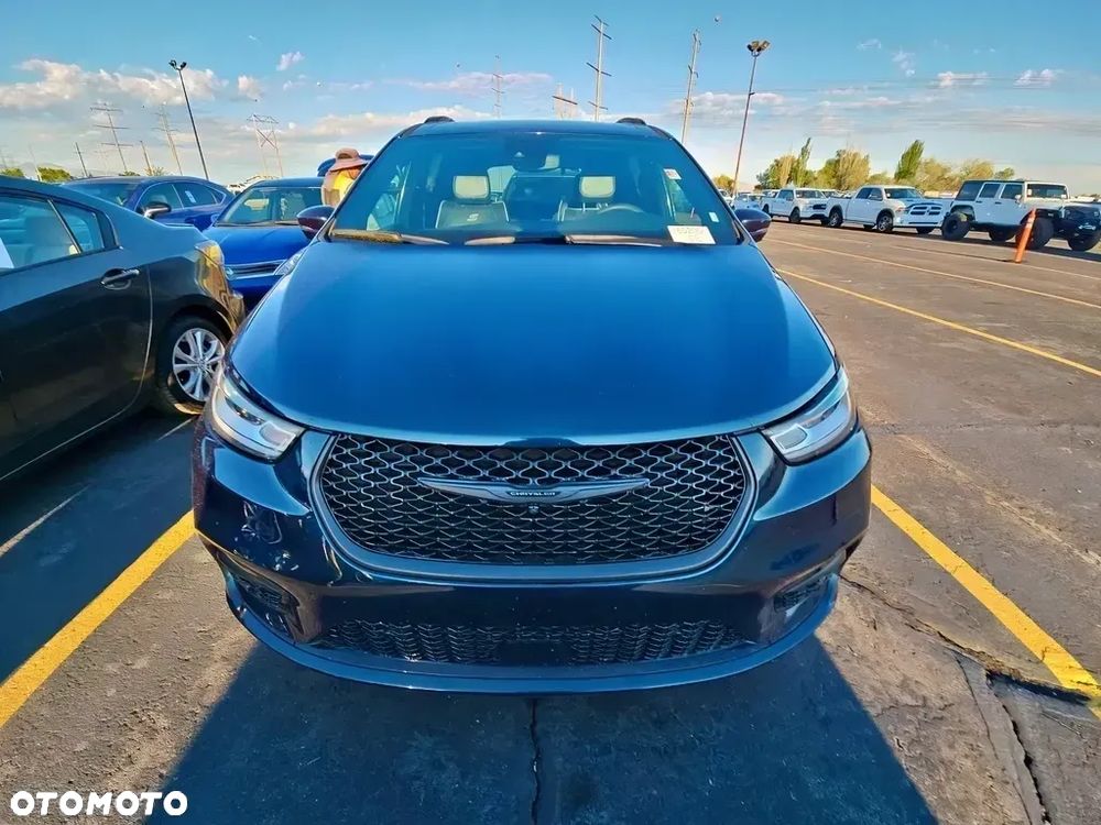 Chrysler Pacifica - 2