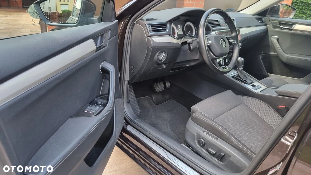 Skoda Superb 2.0 TDI SCR Style DSG - 4