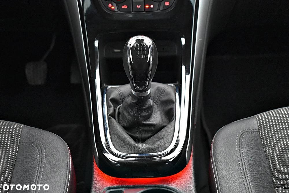 Opel Astra 1.4 Turbo Innovation - 32