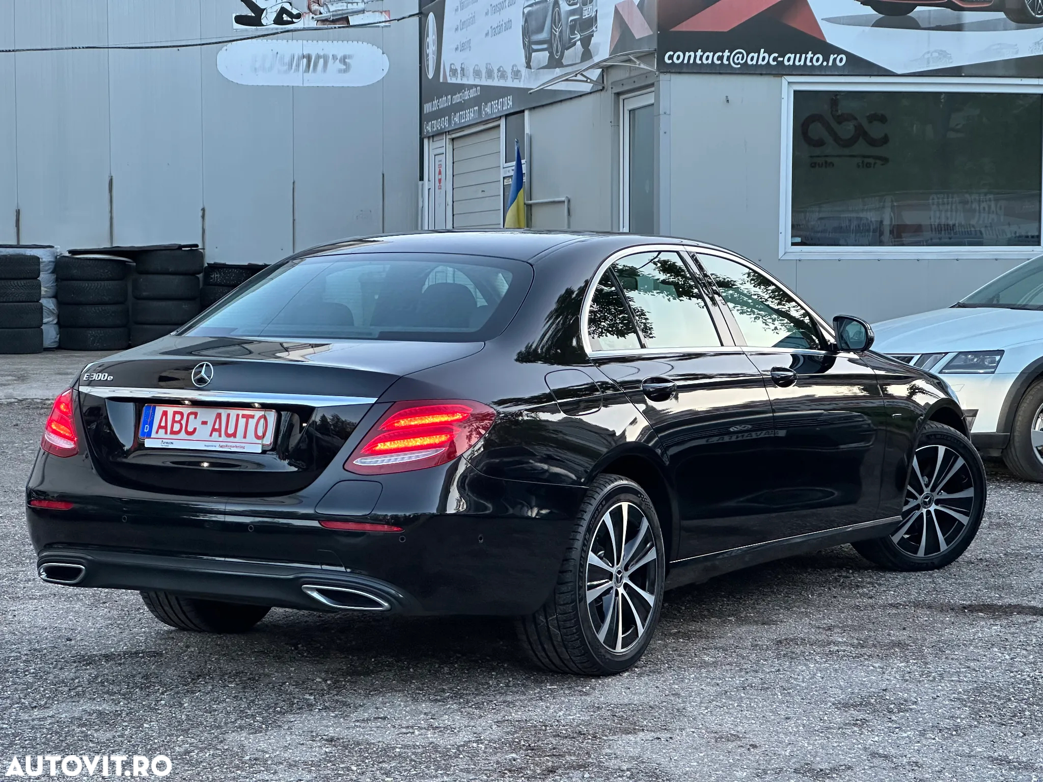 Mercedes-Benz E 300 9G-TRONIC Avantgarde - 4