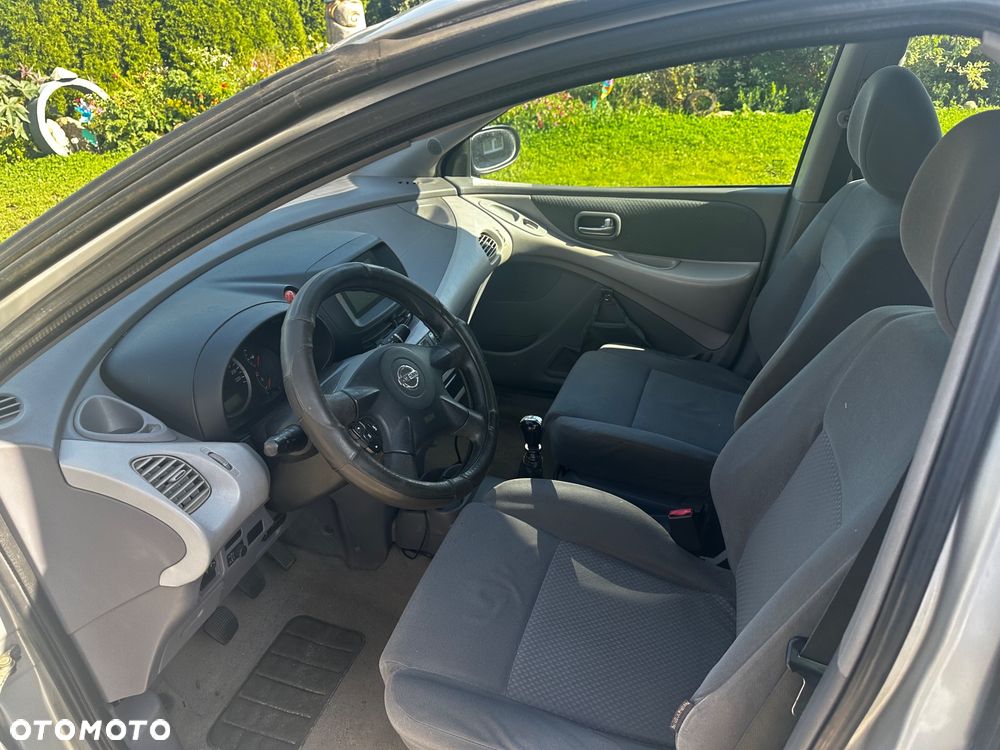 Nissan Almera Tino 2.2 DI - 11
