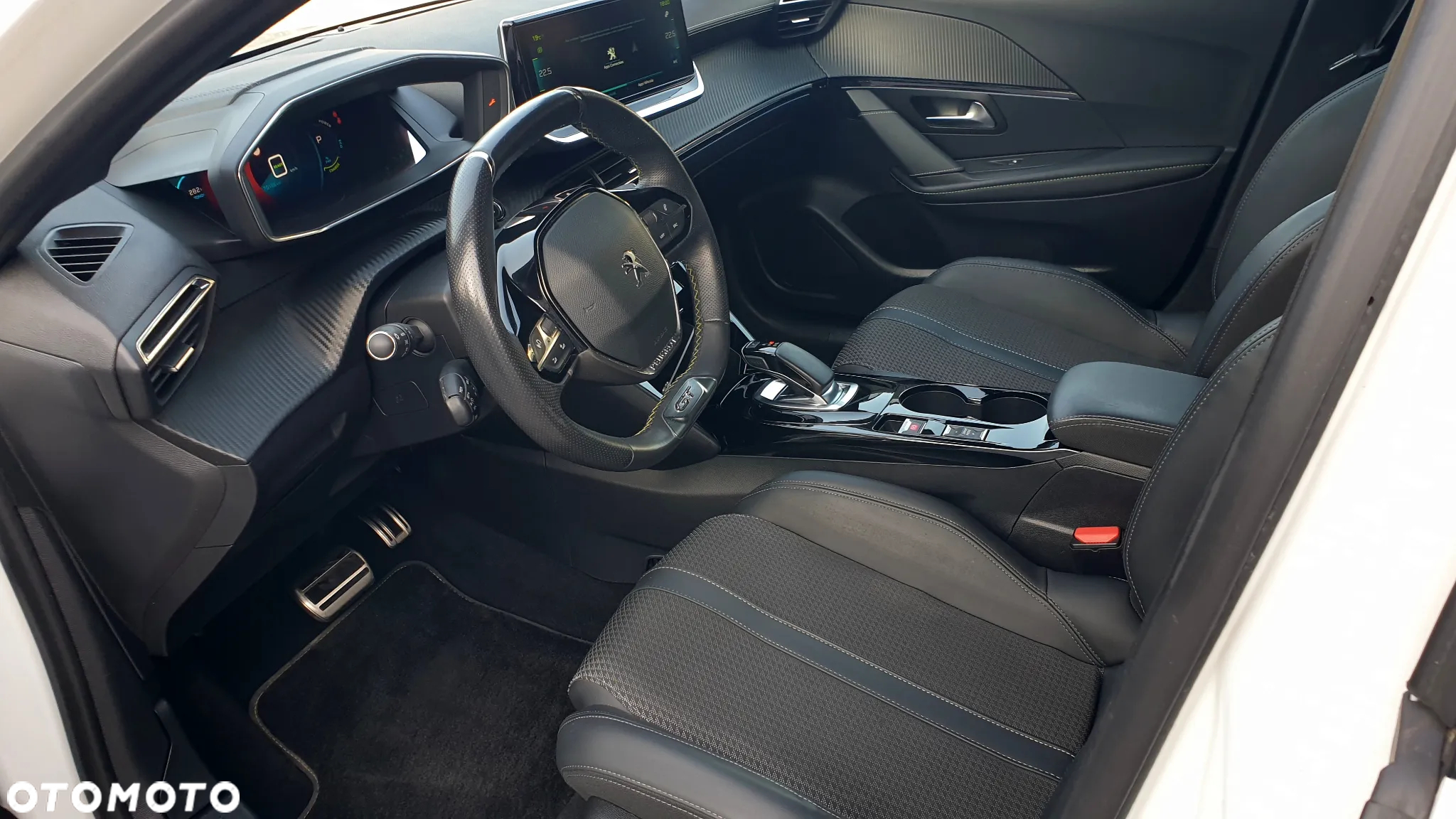 Peugeot 208 e-208 GT - 10