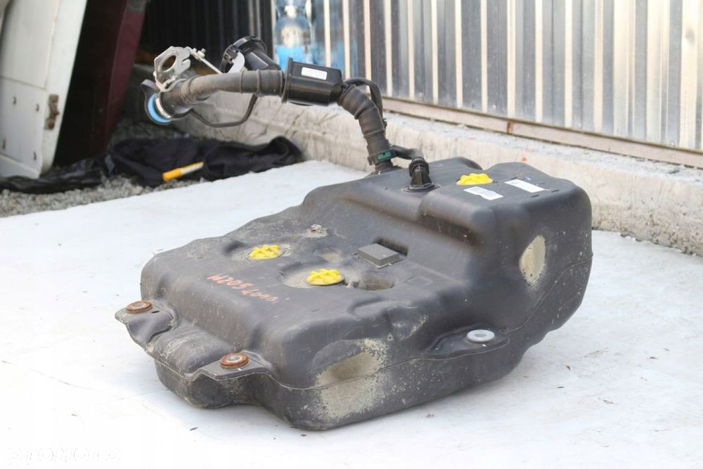 Zbiornik Adblue Mercedes C-Klasa W205 - 4