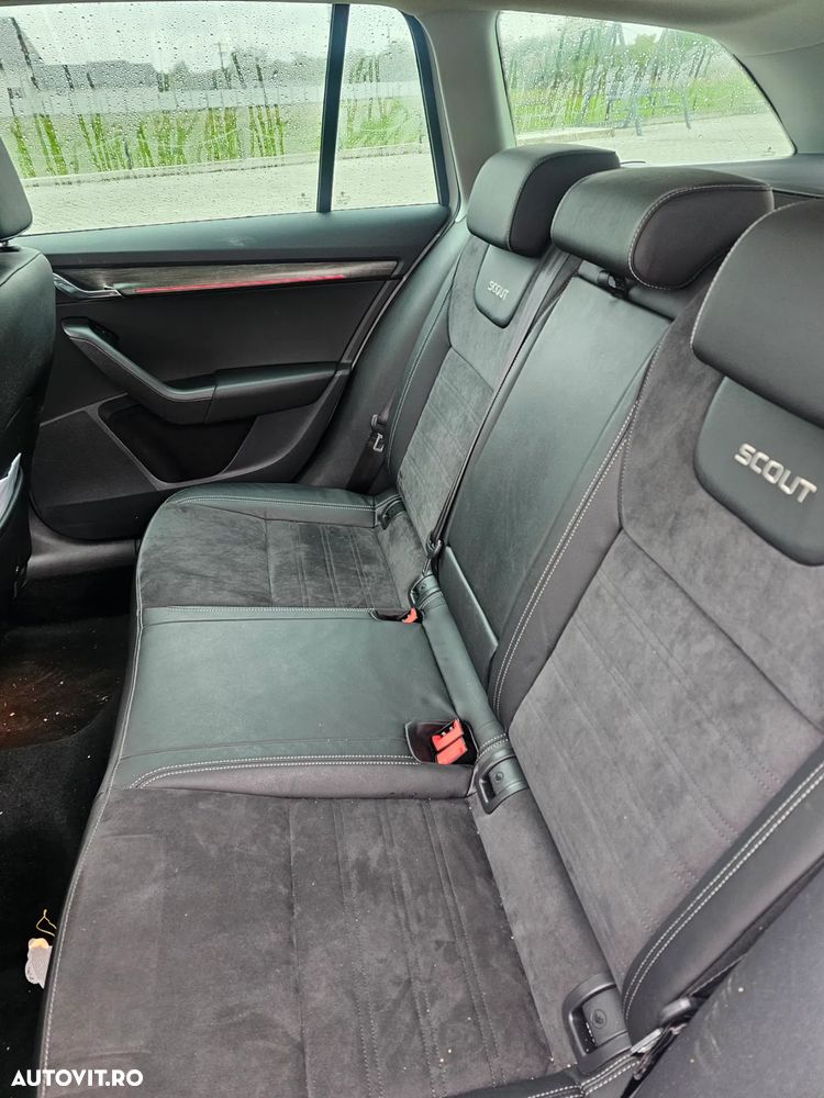 Skoda Octavia Combi 2.0 TDI DSG 4X4 Scout - 3