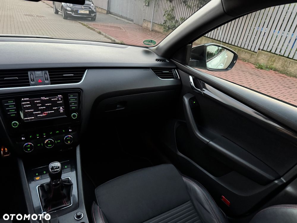 Skoda Octavia Combi 2.0 TDI (Green tec) RS - 27