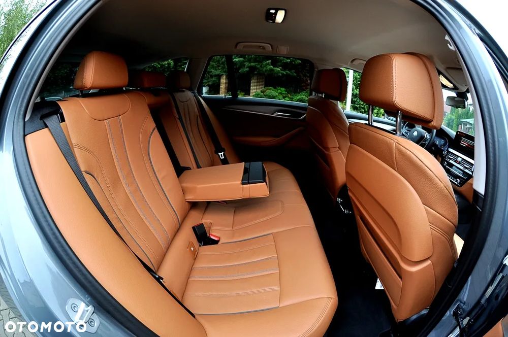 BMW Seria 5 520i Touring - 25
