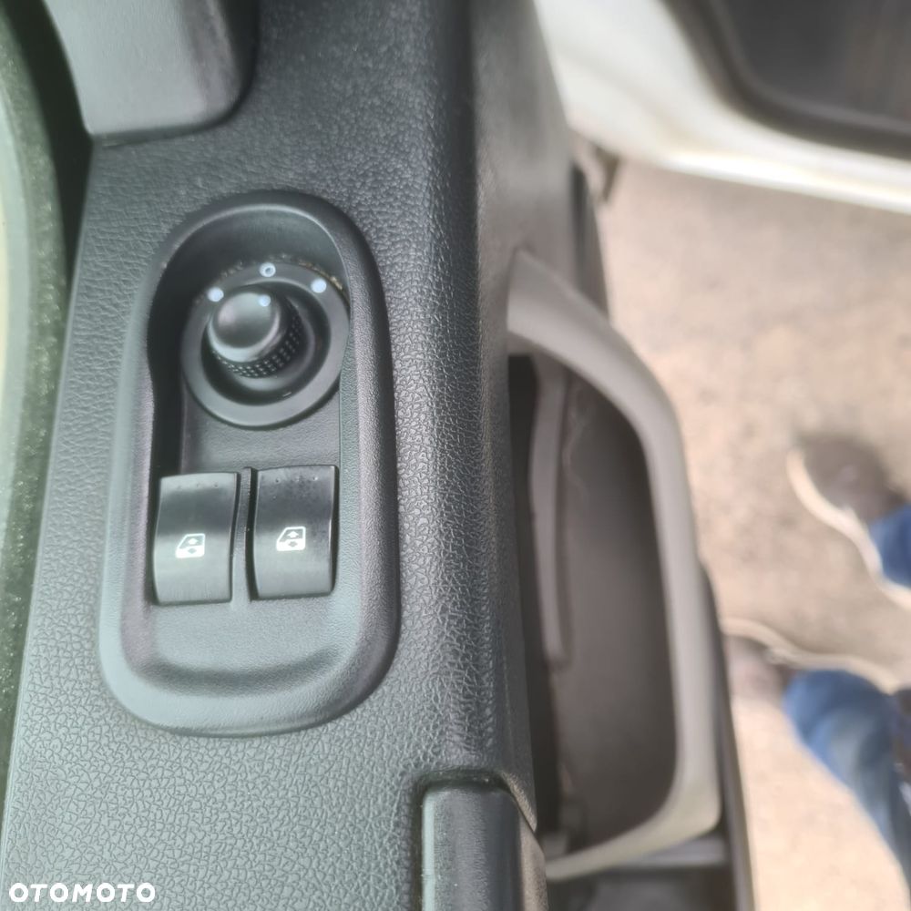 Nissan NV400 - 26
